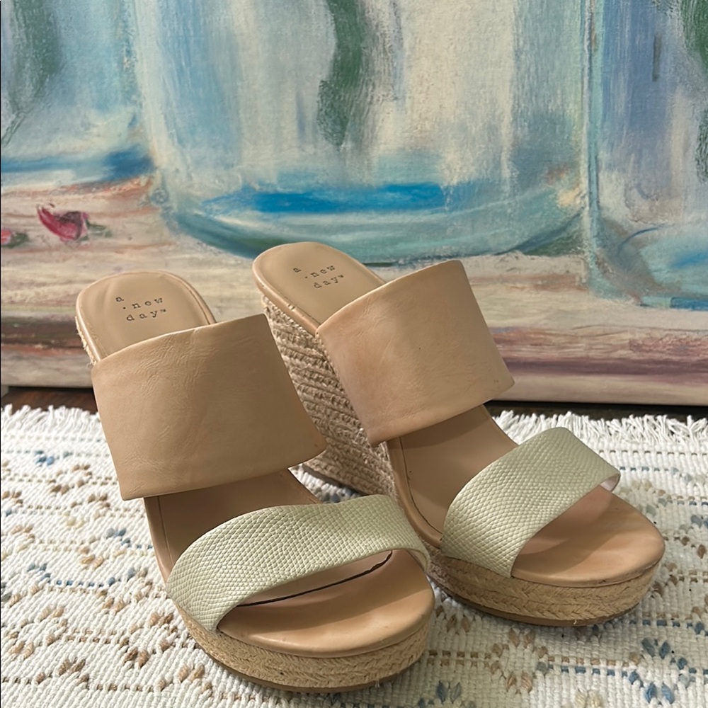 A New Day Tan and Cream Wedge Sandals with Open Toe size 9 1/2 - Picture 3 of 5